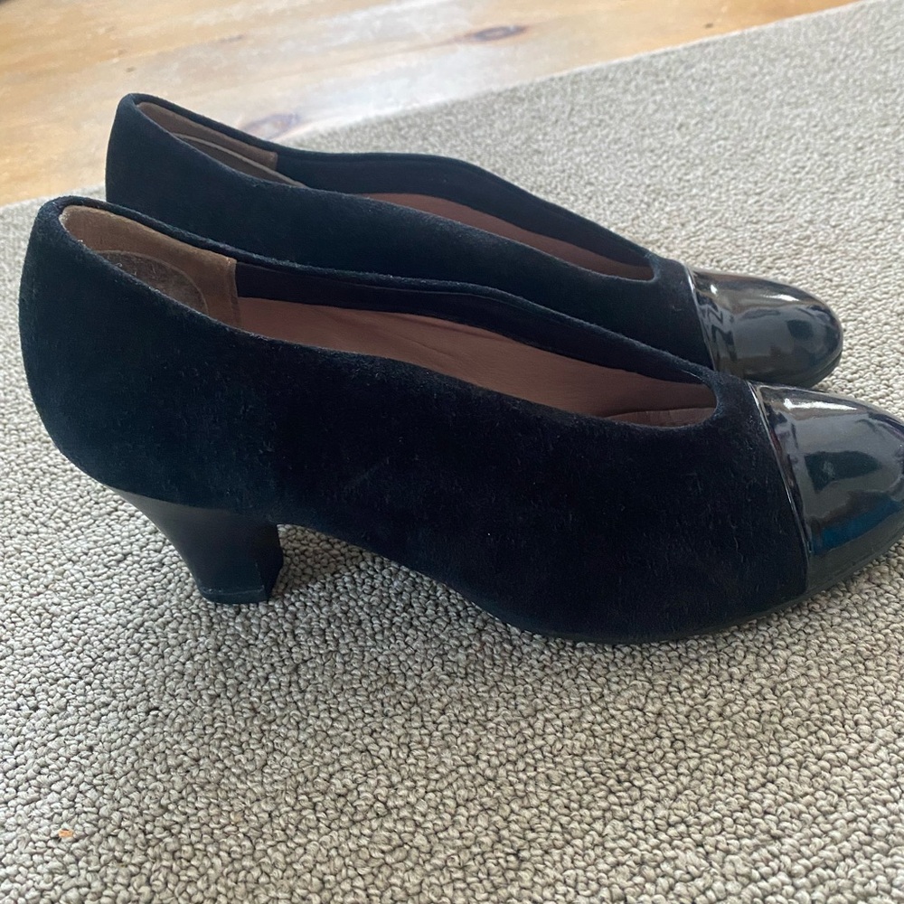Israelí leather black heel pumps